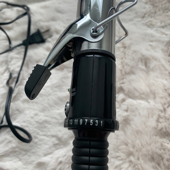 Conair Instant Heat Curling Iron- 1.25" - Picture 5 of 10
